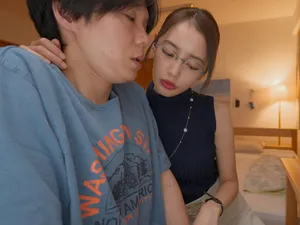 Cô yêu tinh Giáng sinh gợi cảm đã tặng tôi món quà tuyệt vời nhất và đã mút khô con cặc của tôi